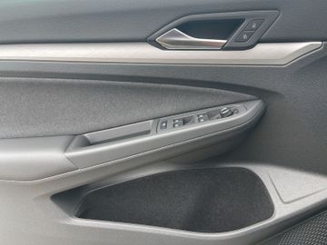Volkswagen Golf - 8