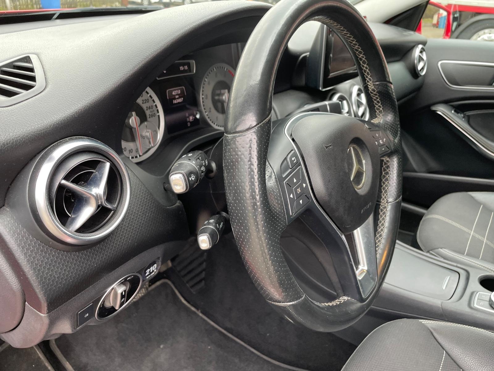 Mercedes-Benz A 250 4Matic AUT/NAVI/XENON/ALU/STANDHEIZUNG/TOP