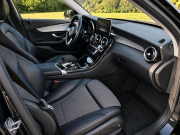 صورة 8 لـ 2017 Mercedes-BENZ C 220