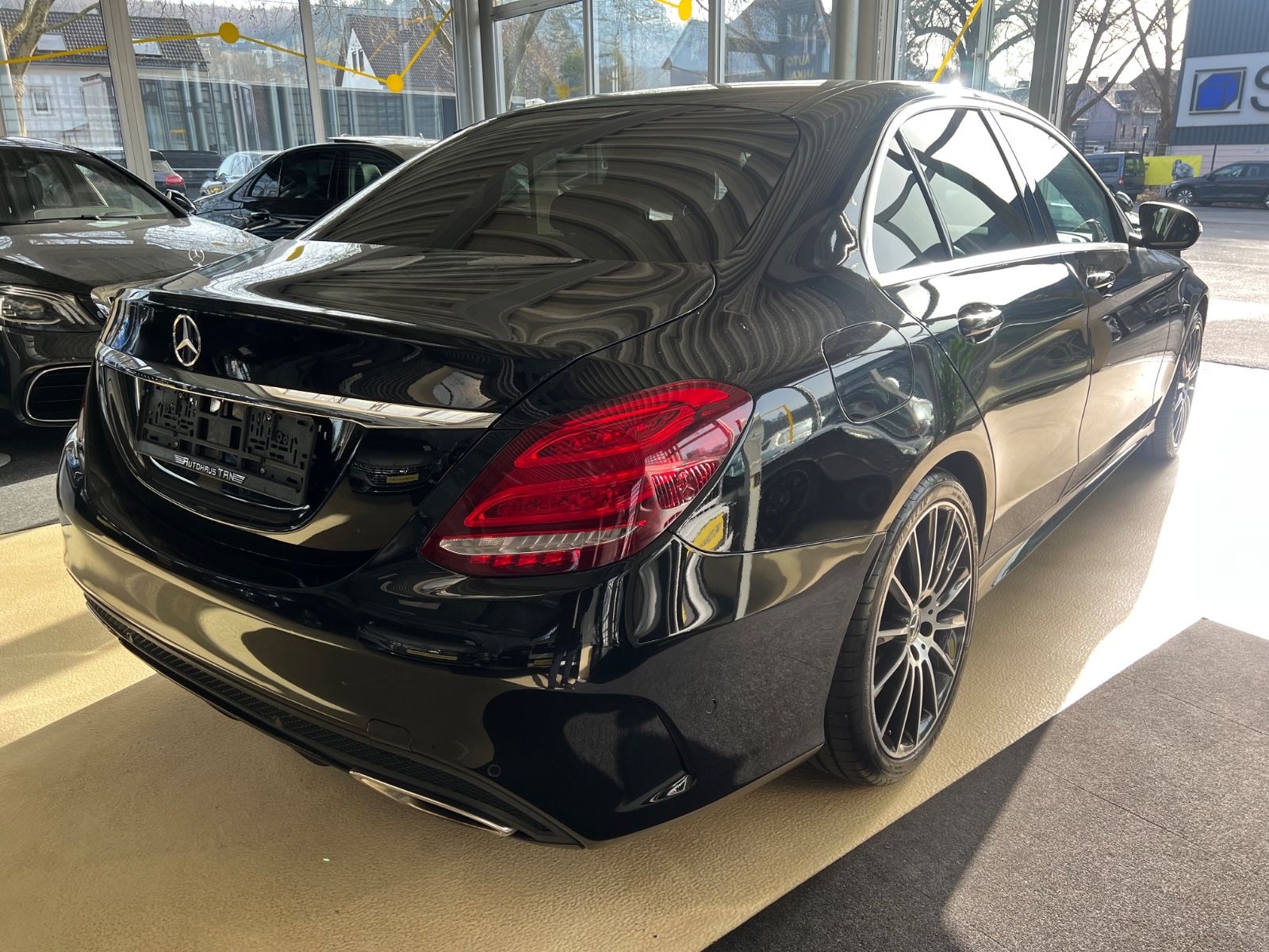 Fahrzeugabbildung Mercedes-Benz C 200 CGI Lim AMG LINE *AMBIENTE*KAMERA*HEAD-UP*