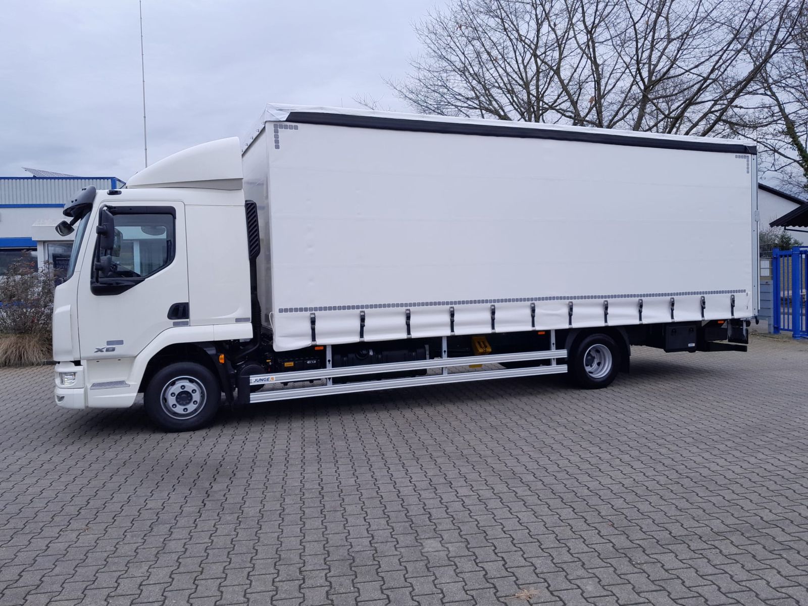 Fahrzeugabbildung DAF FA XB 230 12t Junge Curtainsider