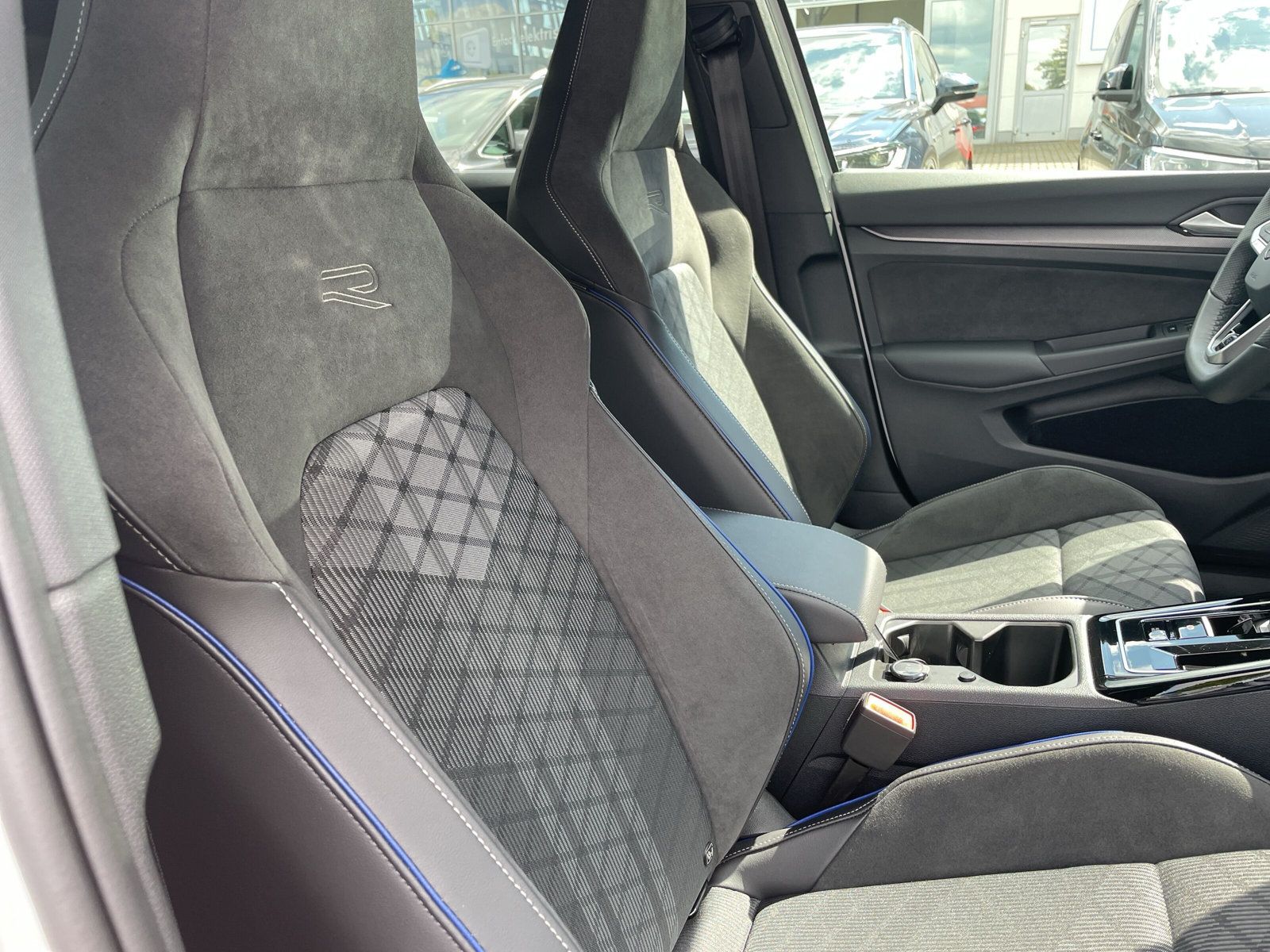 Golf R-Line eTSi DSG Navi LED Kamera ACC