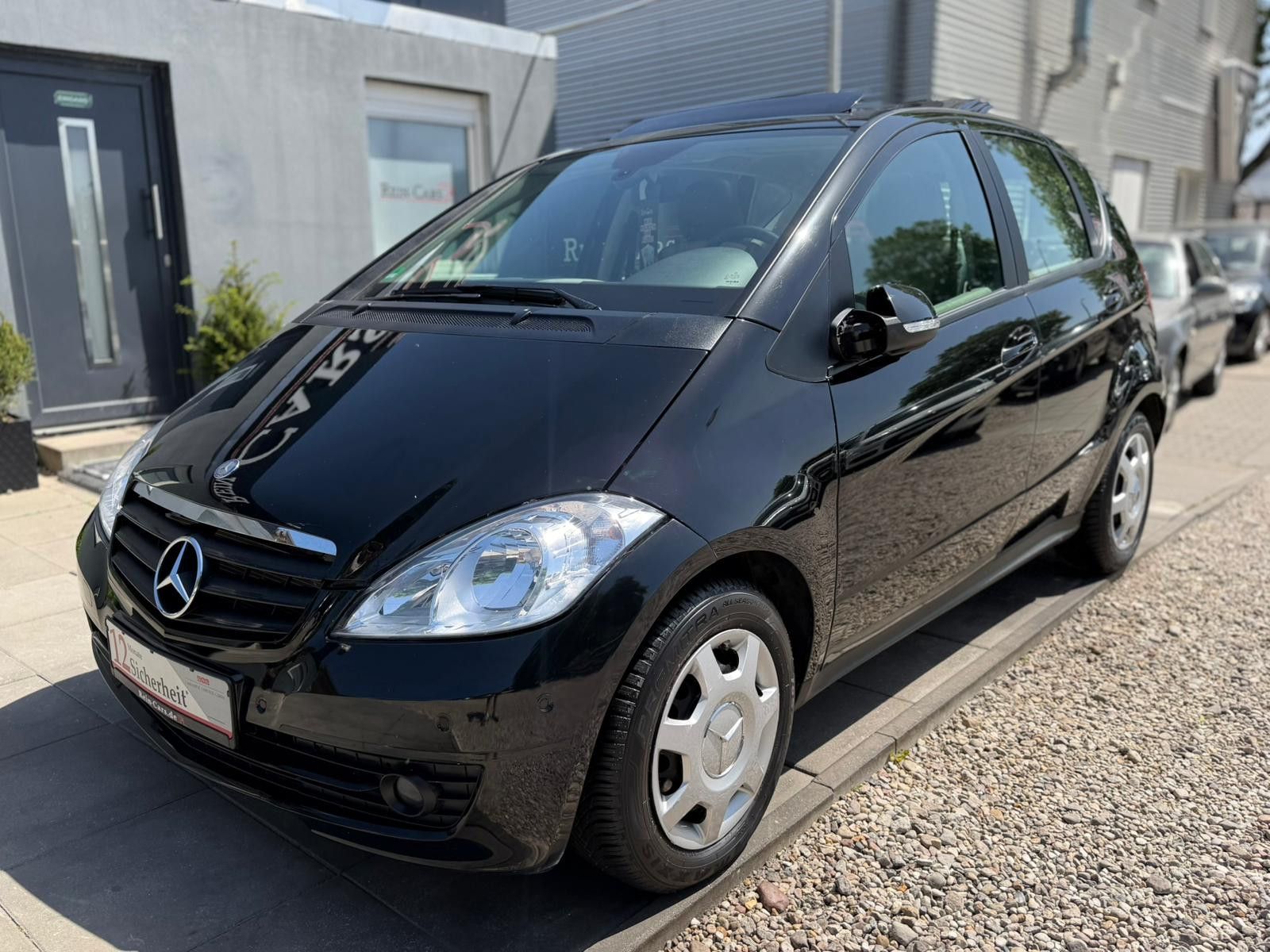 Daumennagel 5 - Mercedes-Benz A 180 Elegance/78TKM/PANO/AUTOM./TEMP/PDC/LEDER/