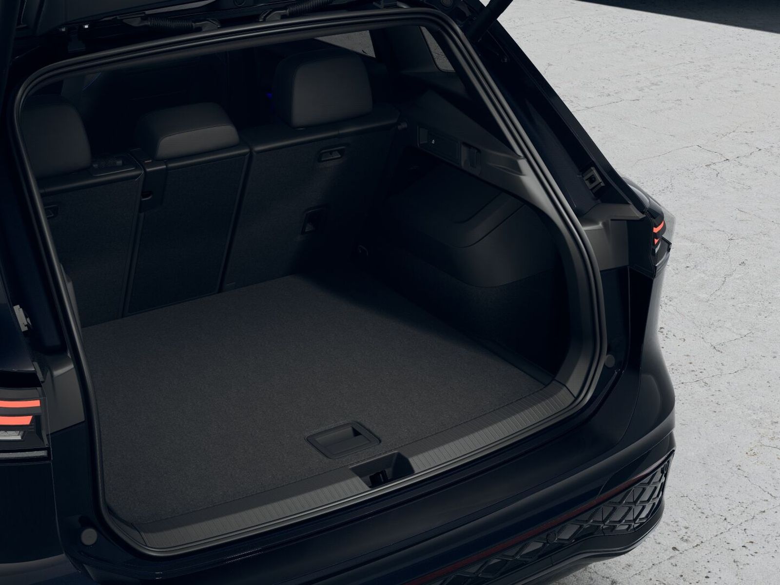 Fahrzeugabbildung Volkswagen Tiguan R-Line 1.5 eHybrid DSG *AHK, Harman & Kar