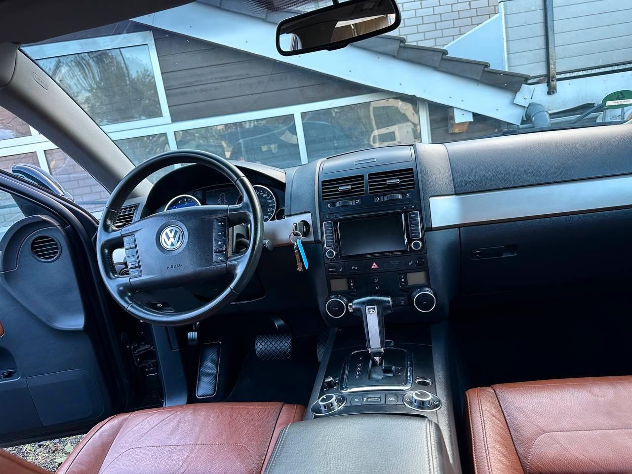 Volkswagen Touareg 2009 — photo 16