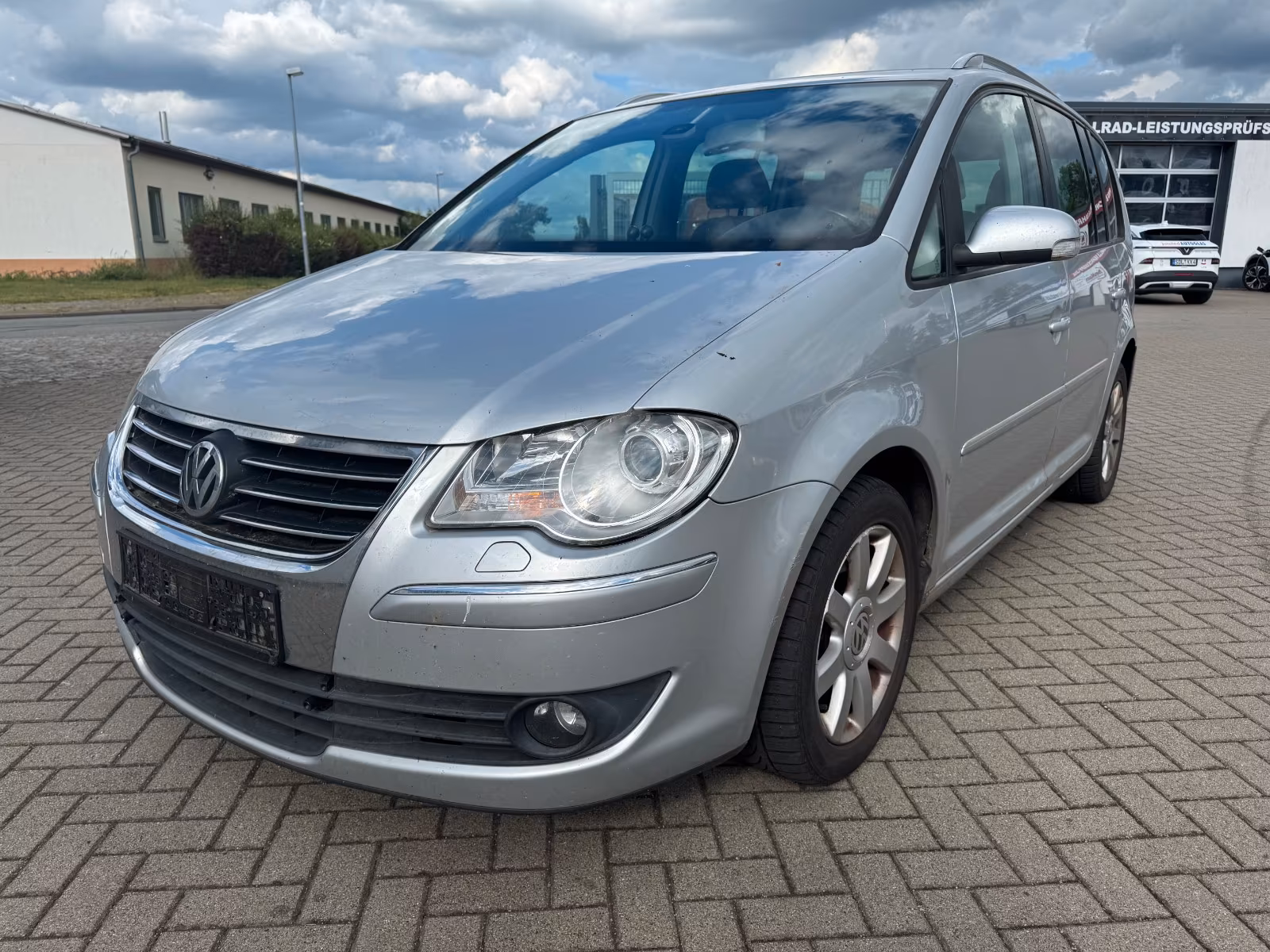 Volkswagen Touran Highline *Navi+AHK+Licht + Sicht*