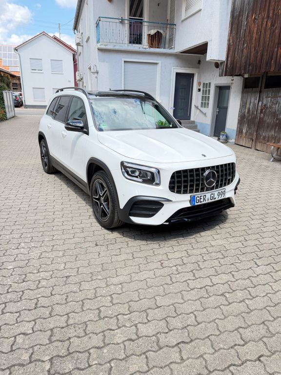 Image of Mercedes-Benz GLB 200