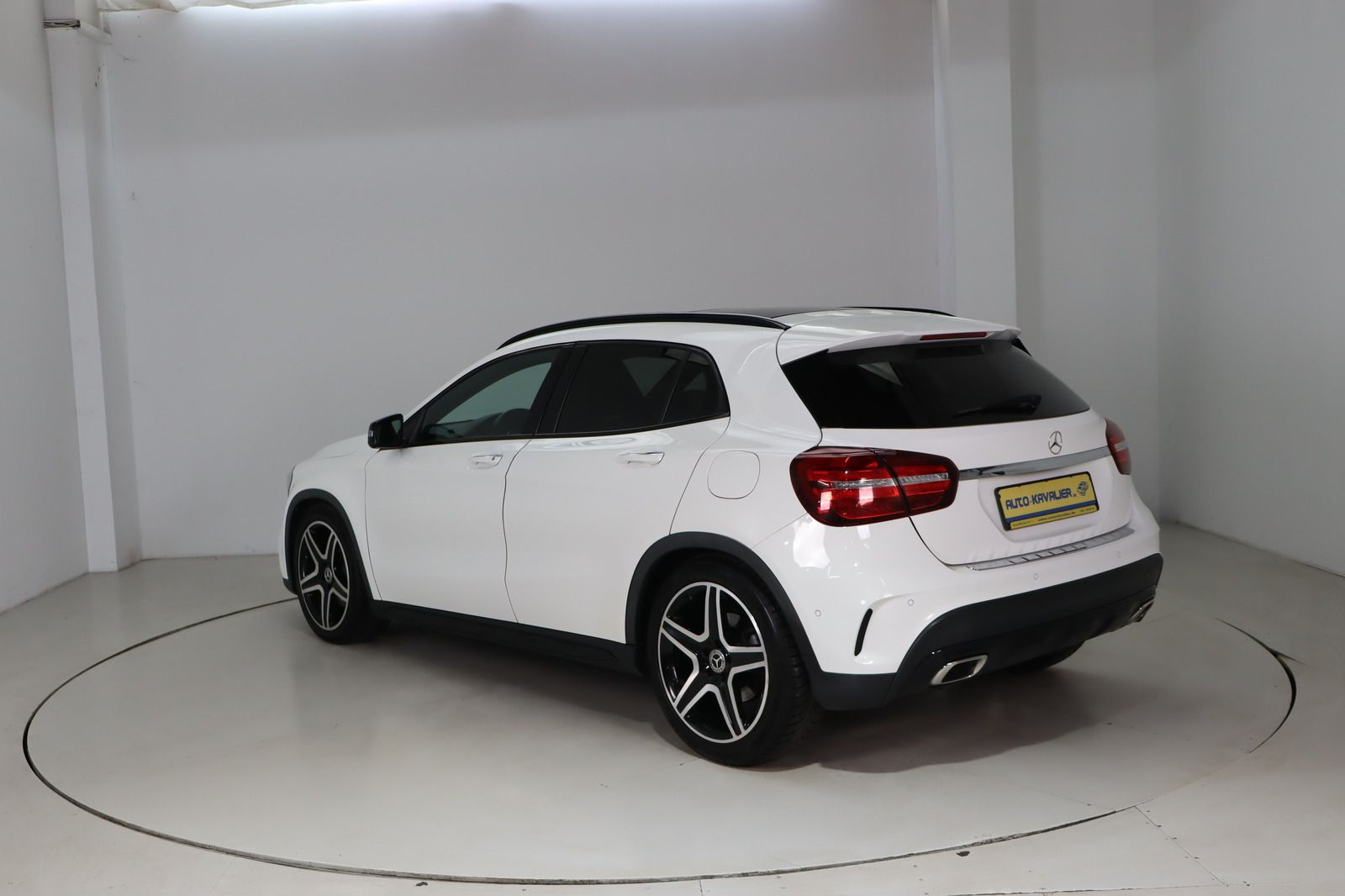 Fahrzeugabbildung Mercedes-Benz GLA 220 d AMG-line * LED * Navi * Pano