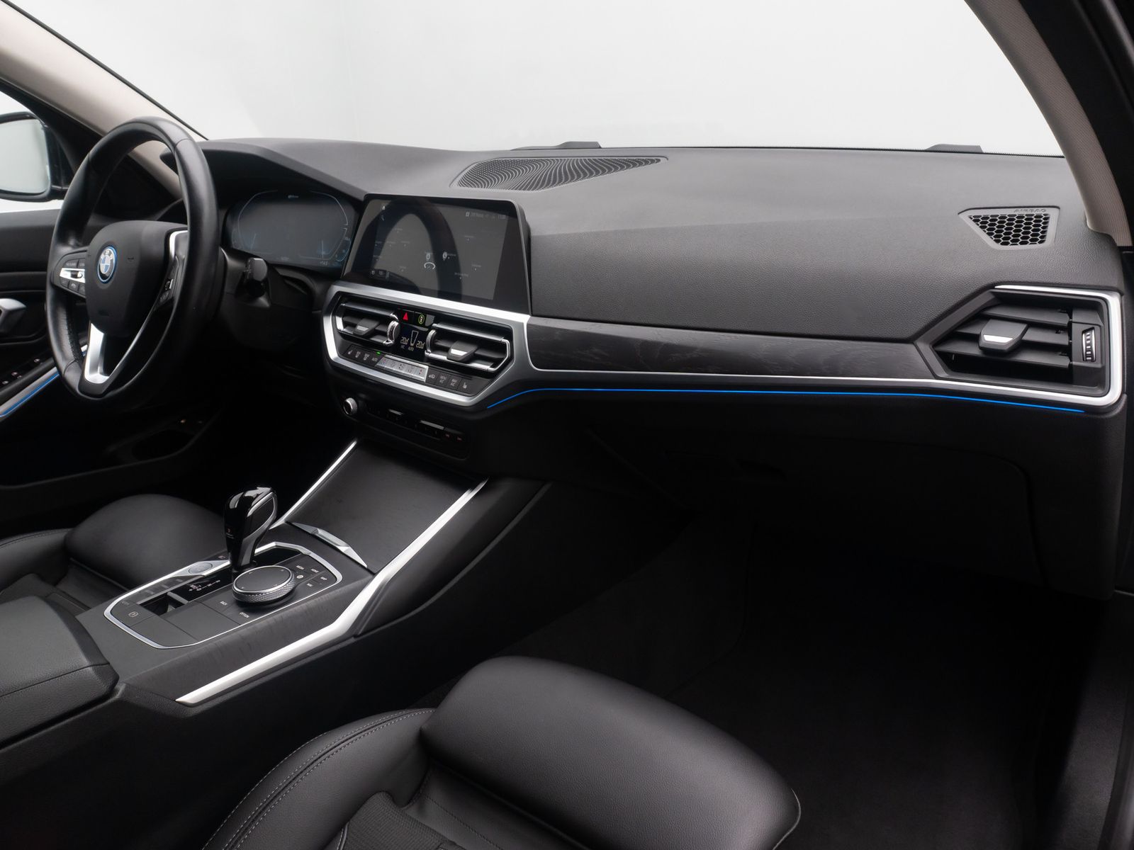 Fahrzeugabbildung BMW 320e Sport Line Alarm DAB Kamera Individual Komf