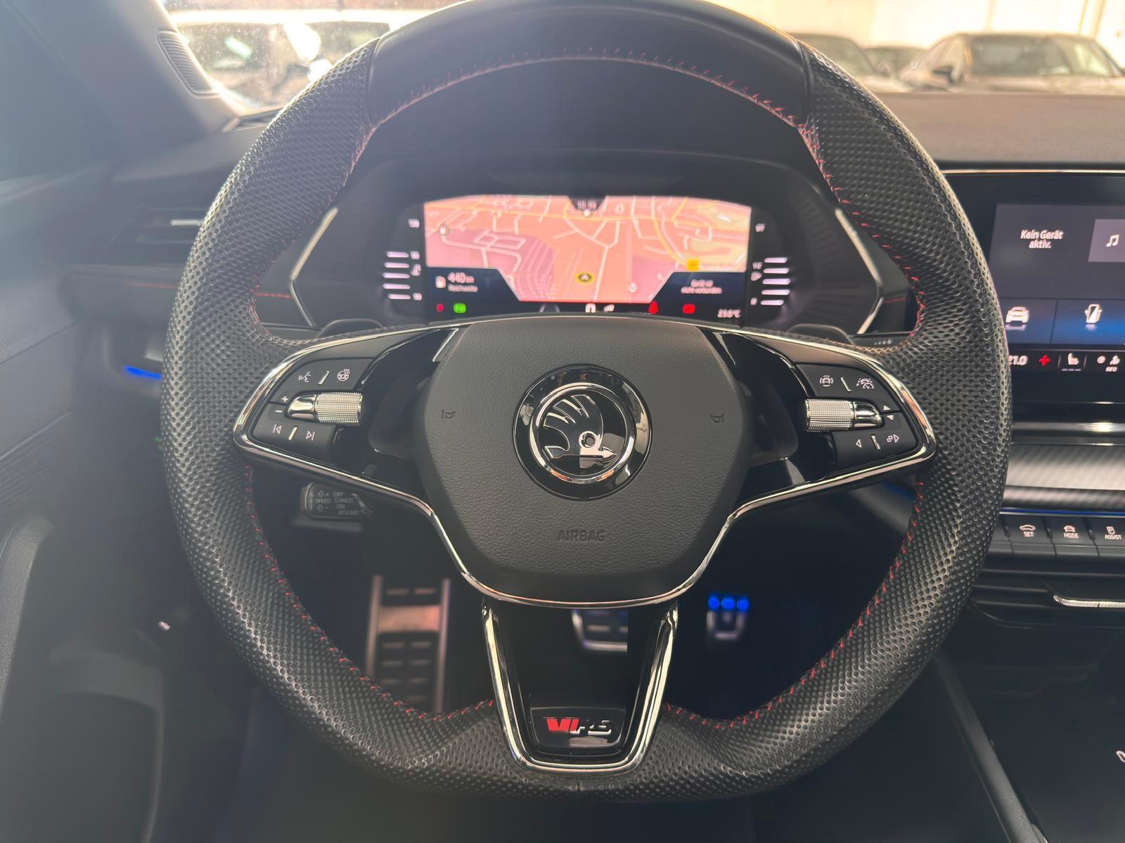 Skoda RS4x4 PANO/HUD/TOT/AHK/ShZ/WinP/MASS/ACC/XDS/HOD