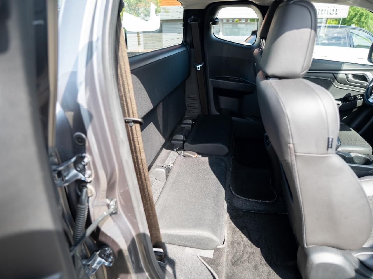 Fahrzeugabbildung Isuzu D-Max Space Cab 4WD LSE