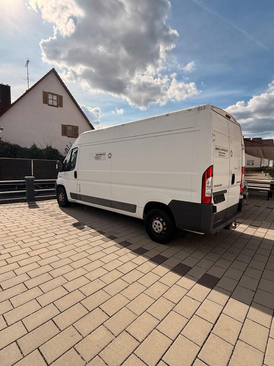 Peugeot Boxer 2010 — rear view