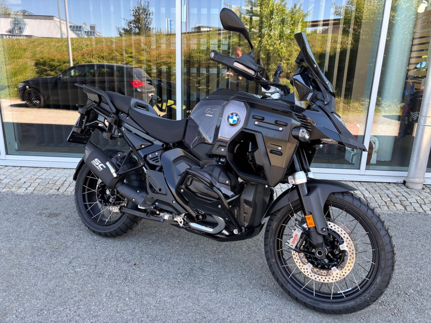 Fahrzeugabbildung BMW R 1300 GS Adventure 3 Pakete Triple Black ASA 10