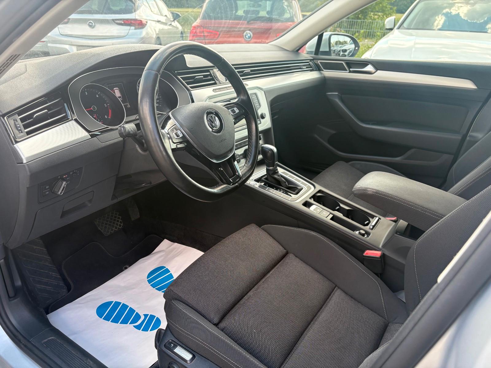 Volkswagen Passat Variant 2.0 TDI DSG Navi ACC SPORTSITZE