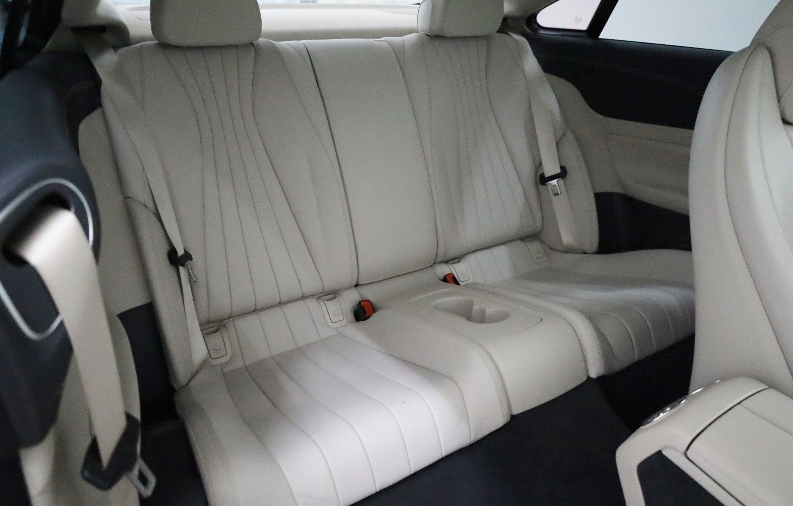 Fahrzeugabbildung Mercedes-Benz E 200 Coupe, Avantgarde, SH,Kamera,ACC,Panorama