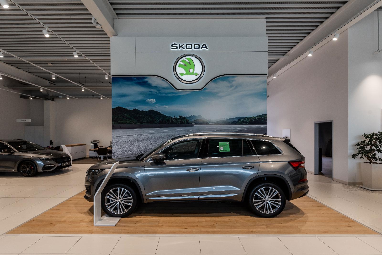 showroom-image-top