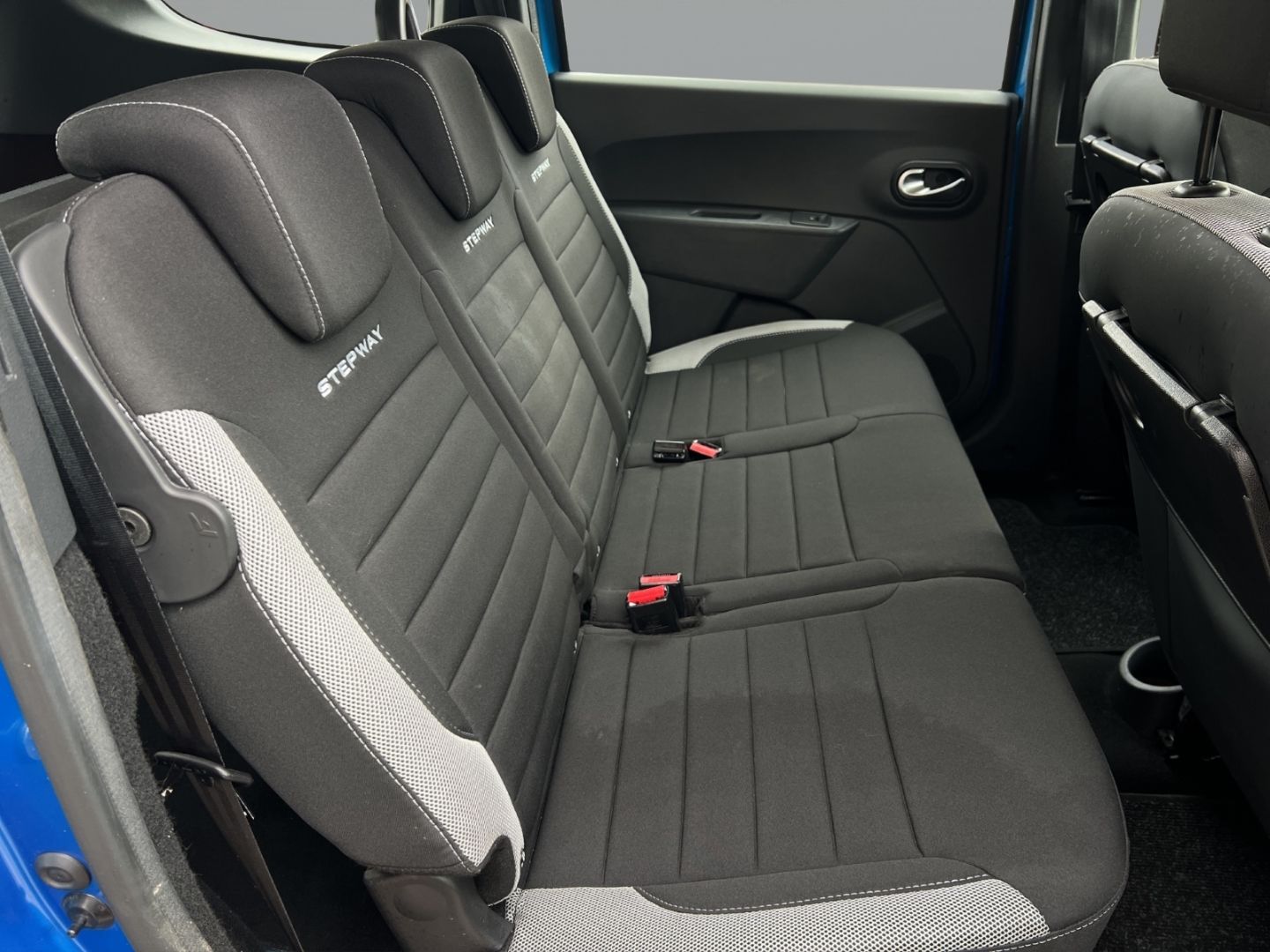 Fahrzeugabbildung Dacia Lodgy Stepway Plus 1.3 TCe 130 5 Sitzer Navi Rüc