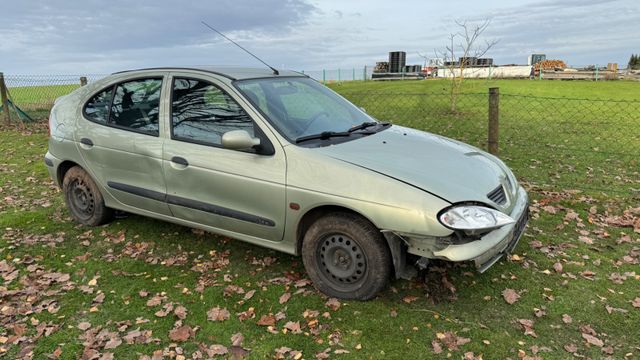 Renault Megane Authentique 1.4 16V, Unfallfahrzeug