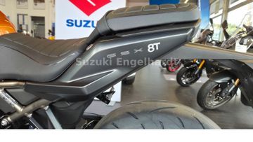 Suzuki GSX 8T