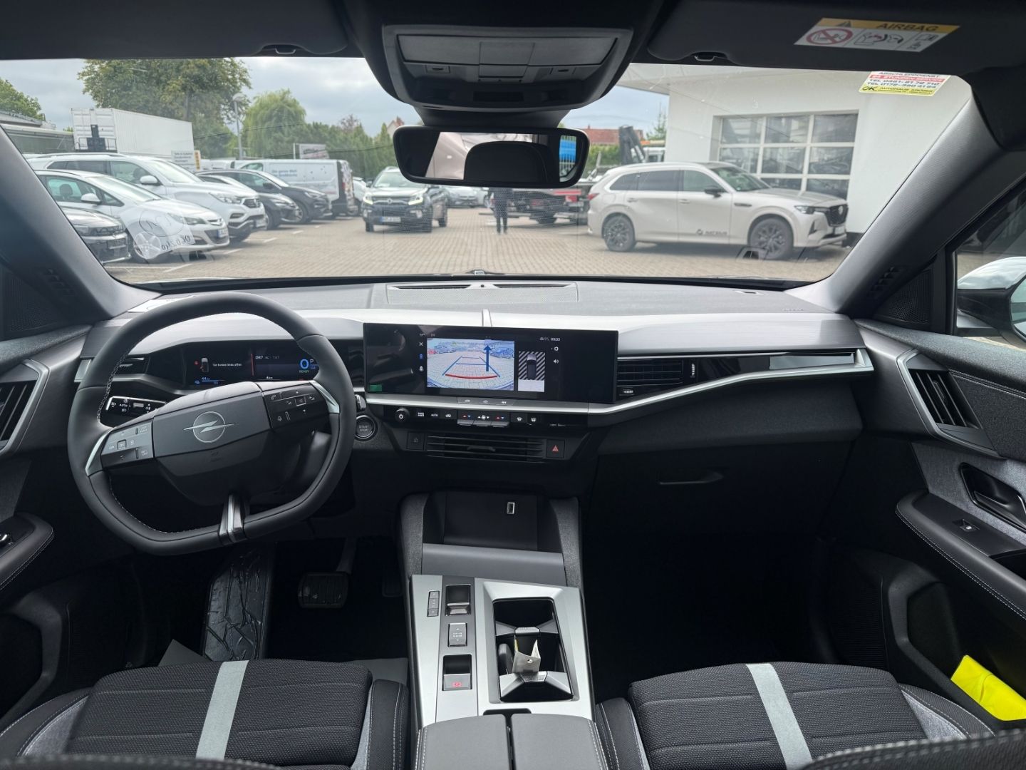 Fahrzeugabbildung Opel Grandland 1.6 Plug-in-Hybrid mit AHK+Allwetter