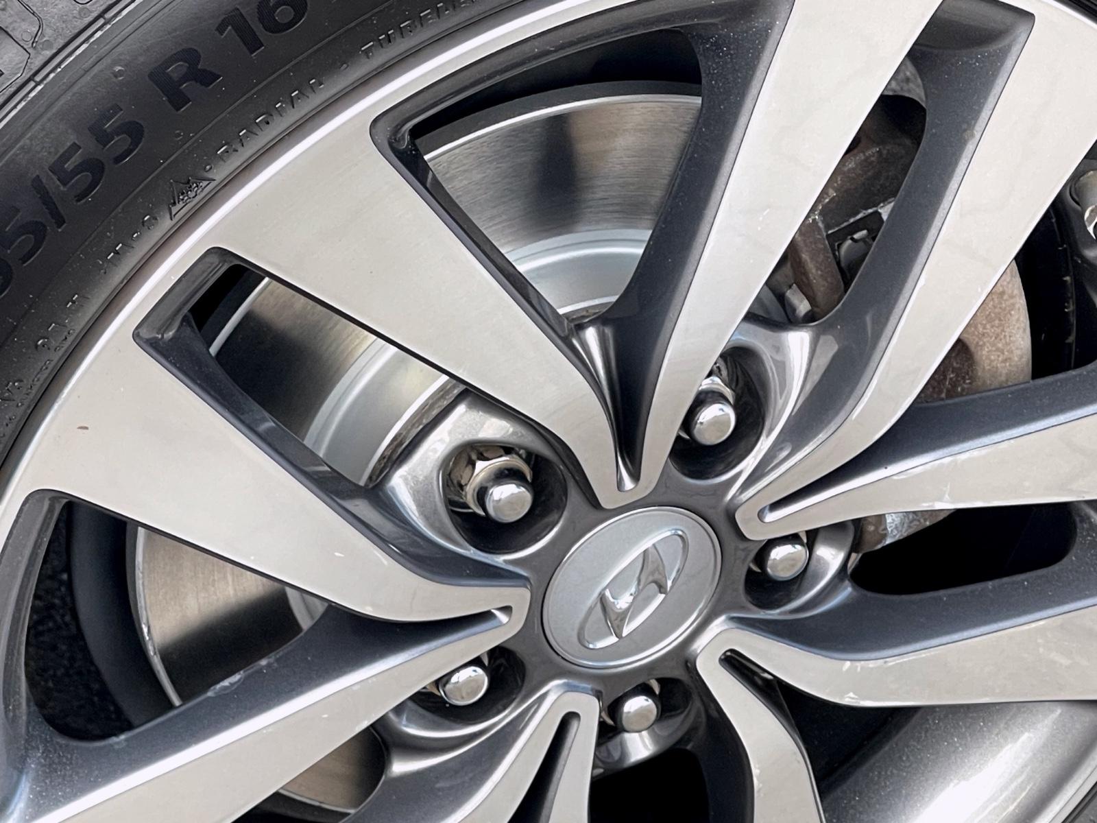 Hyundai i30 1,4 AUTOM. NAVI SITZHEIZ.SCHECKHEFT GARANTIE