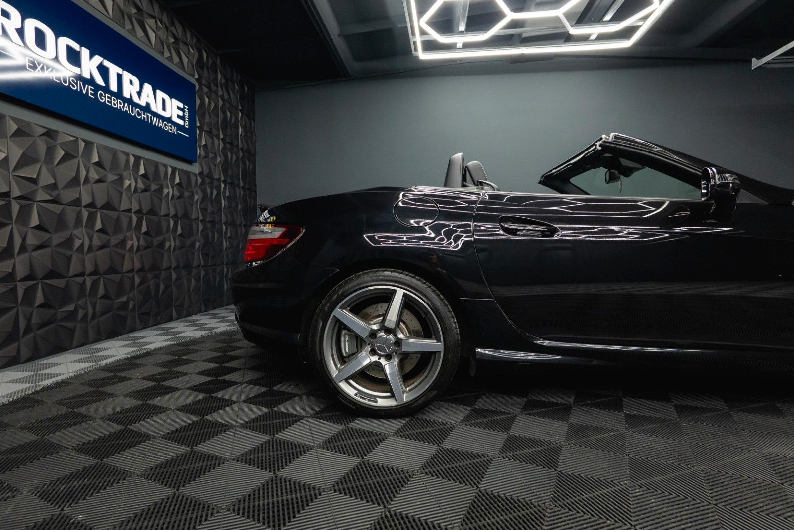 Fahrzeugabbildung Mercedes-Benz SLK 55 V8 AMG Roadster Carbon | Service NEU