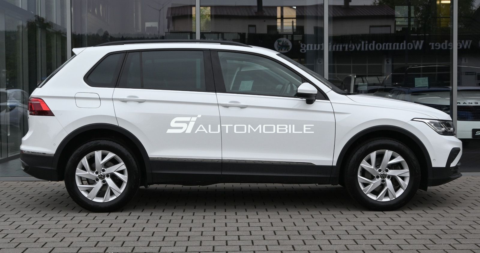 Fahrzeugabbildung Volkswagen Tiguan 2.0 TDI DSG 4MOT Life °ACC°AHK°HUD°STHZ°