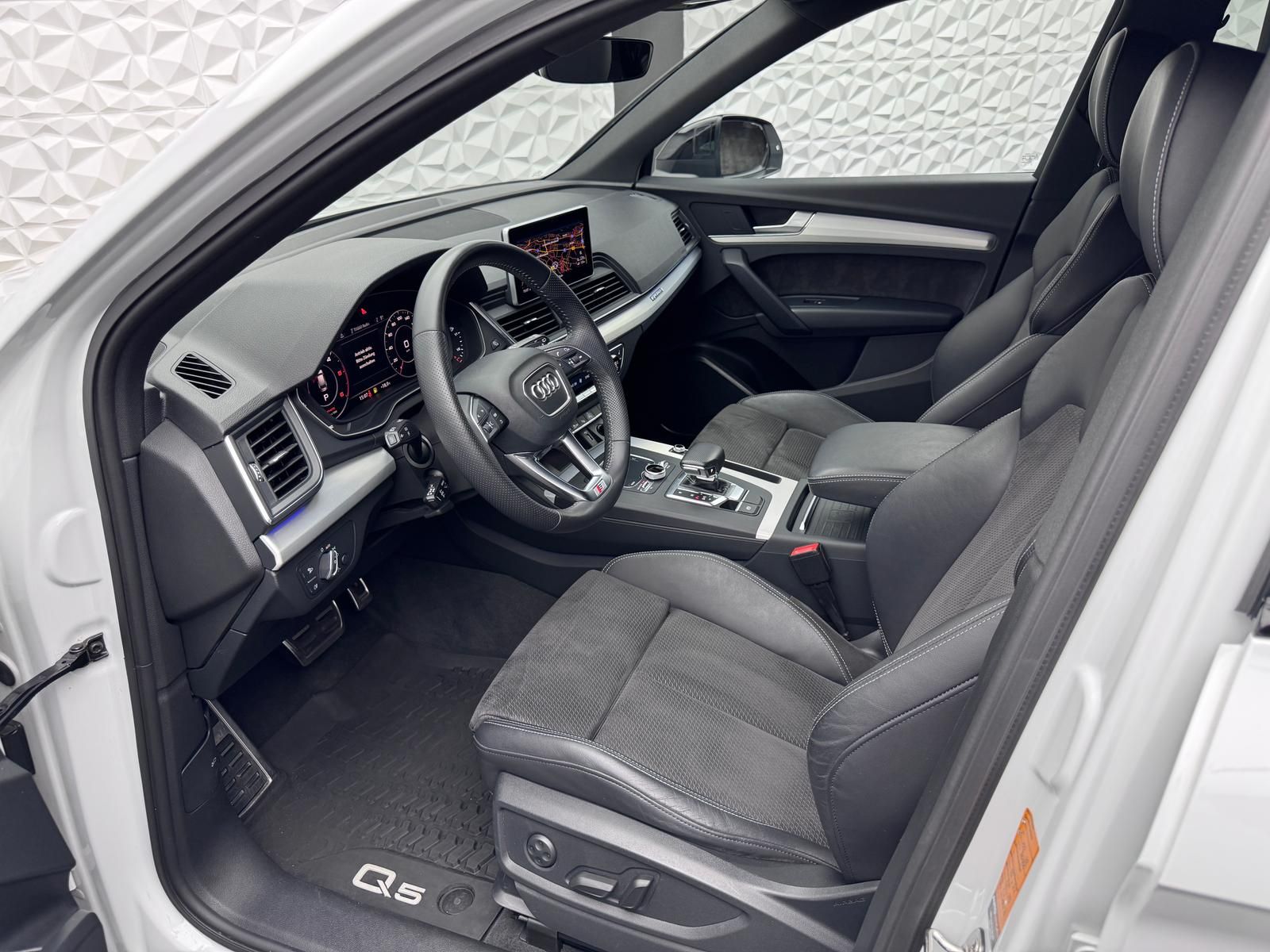 Fahrzeugabbildung Audi 40 TDI S-LINE/QUATTRO/ACC/AHK/VIRUTAL/360°/DAB