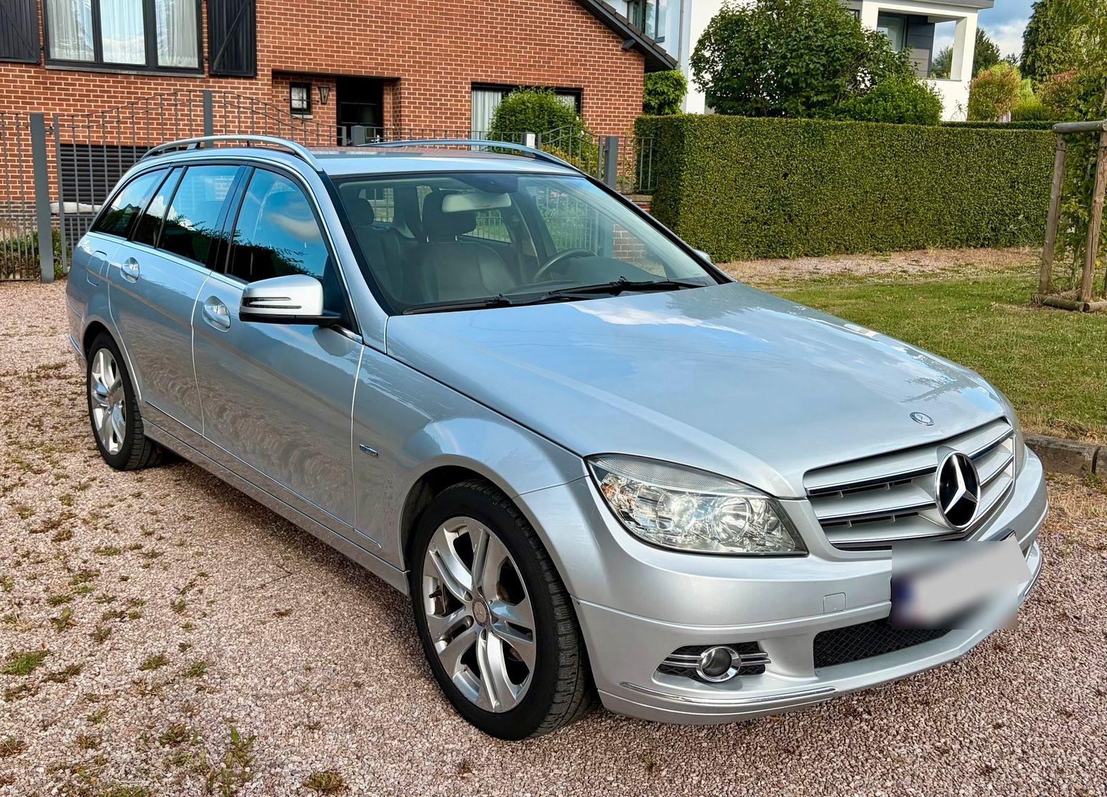 Mercedes-Benz C200 2010 — rear view