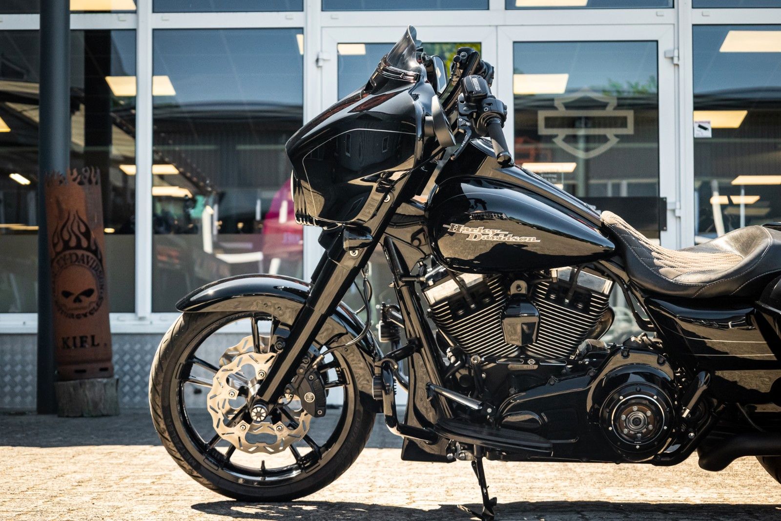 Fahrzeugabbildung Harley-Davidson FLHXS Street Glide - Jekill&Hyde -Wilbers