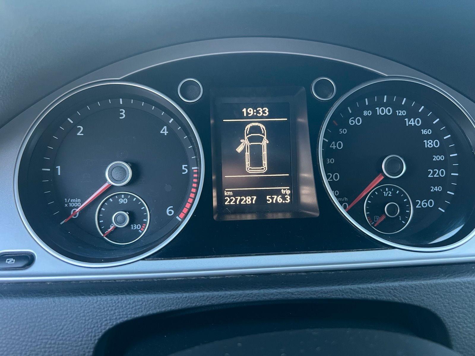 Volkswagen Passat 2012 — photo 11