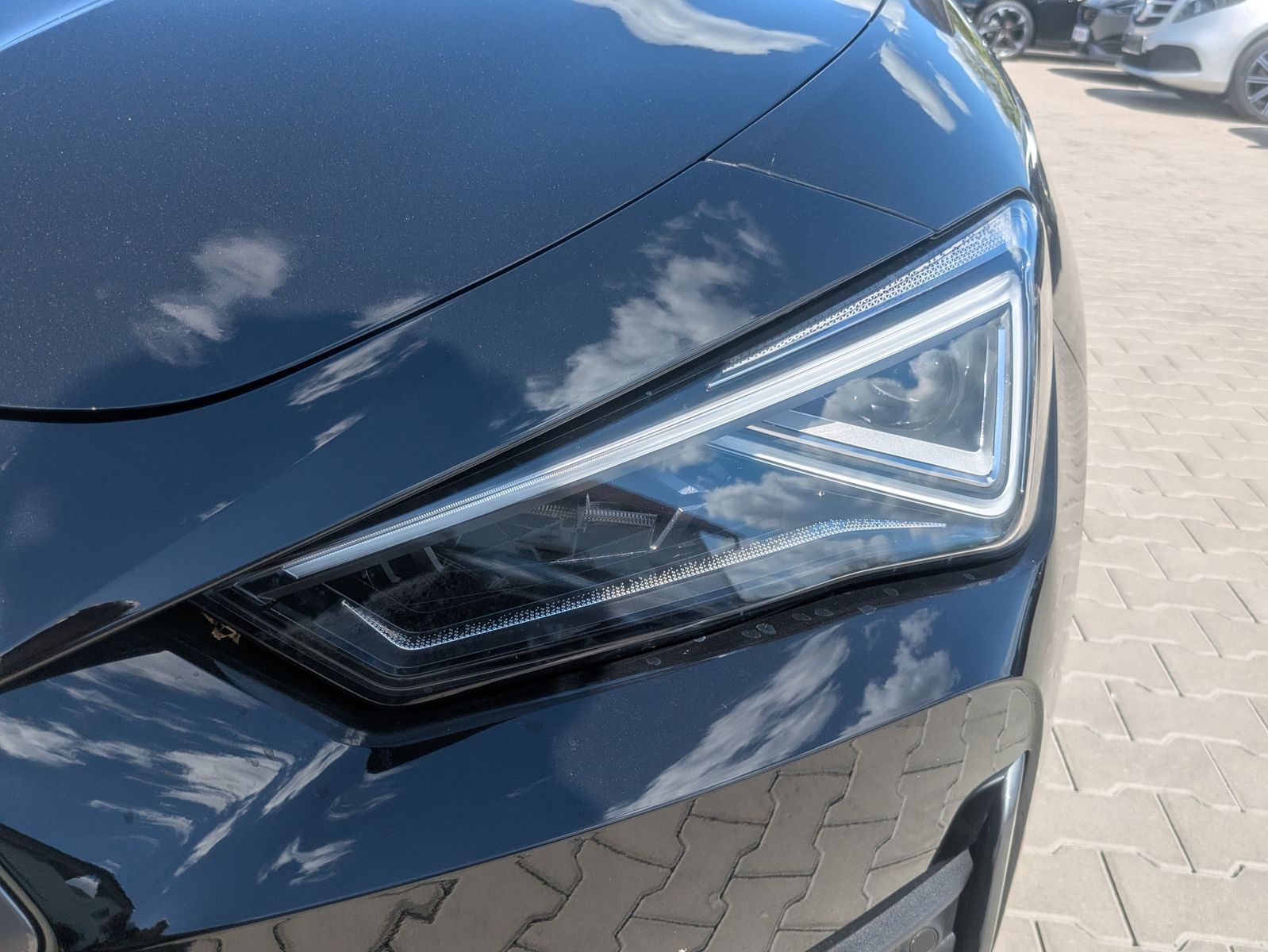Fahrzeugabbildung CUPRA Leon 1.5 eTSI DSG MATRIX-LED*ACC*APP*KAMERA*18"