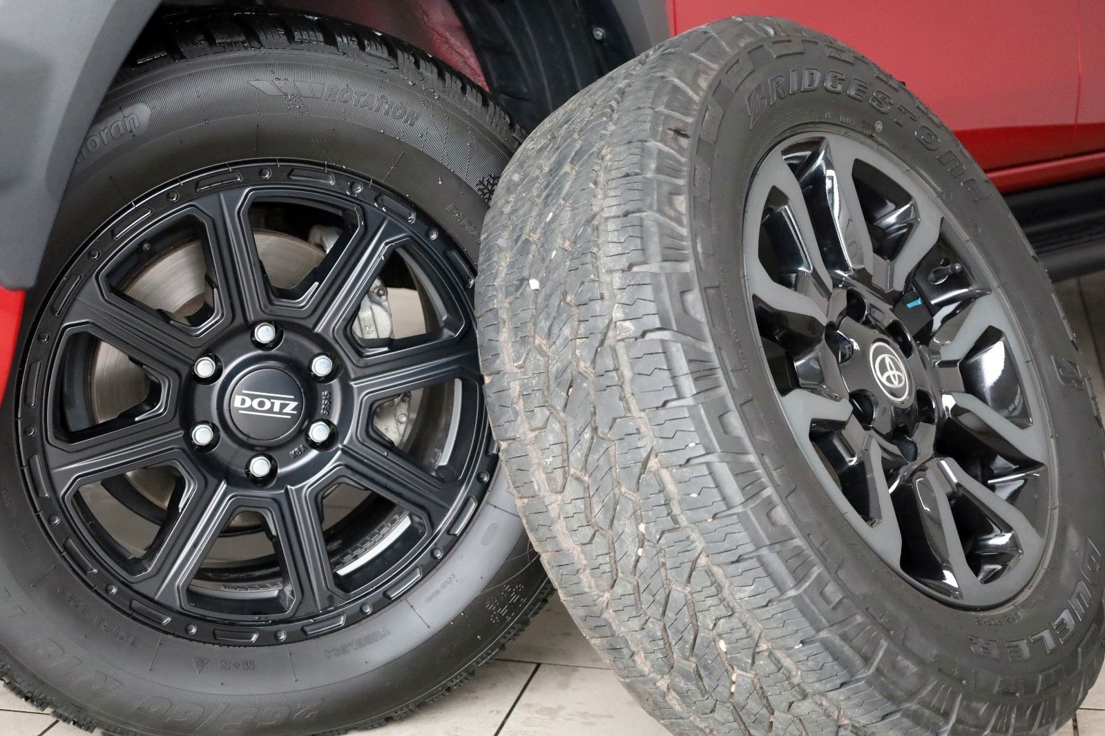 Fahrzeugabbildung Toyota Hilux Invincible,ACC,Rollo el.AHK,Garantie 2028