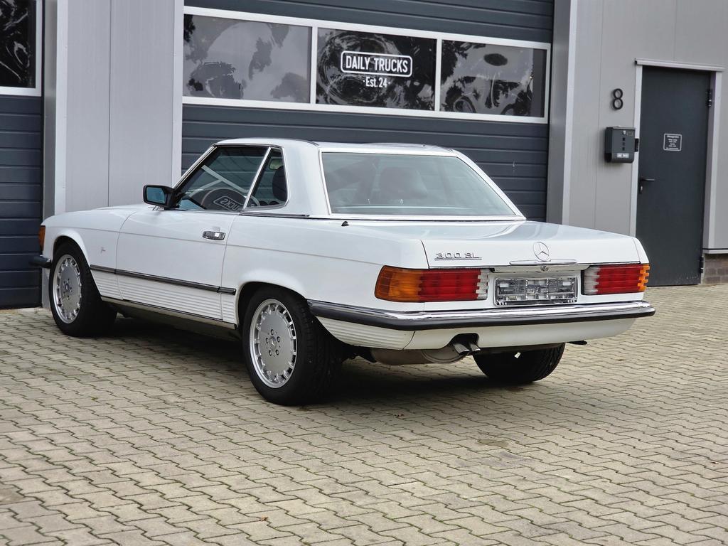 Mercedes-Benz SL 300