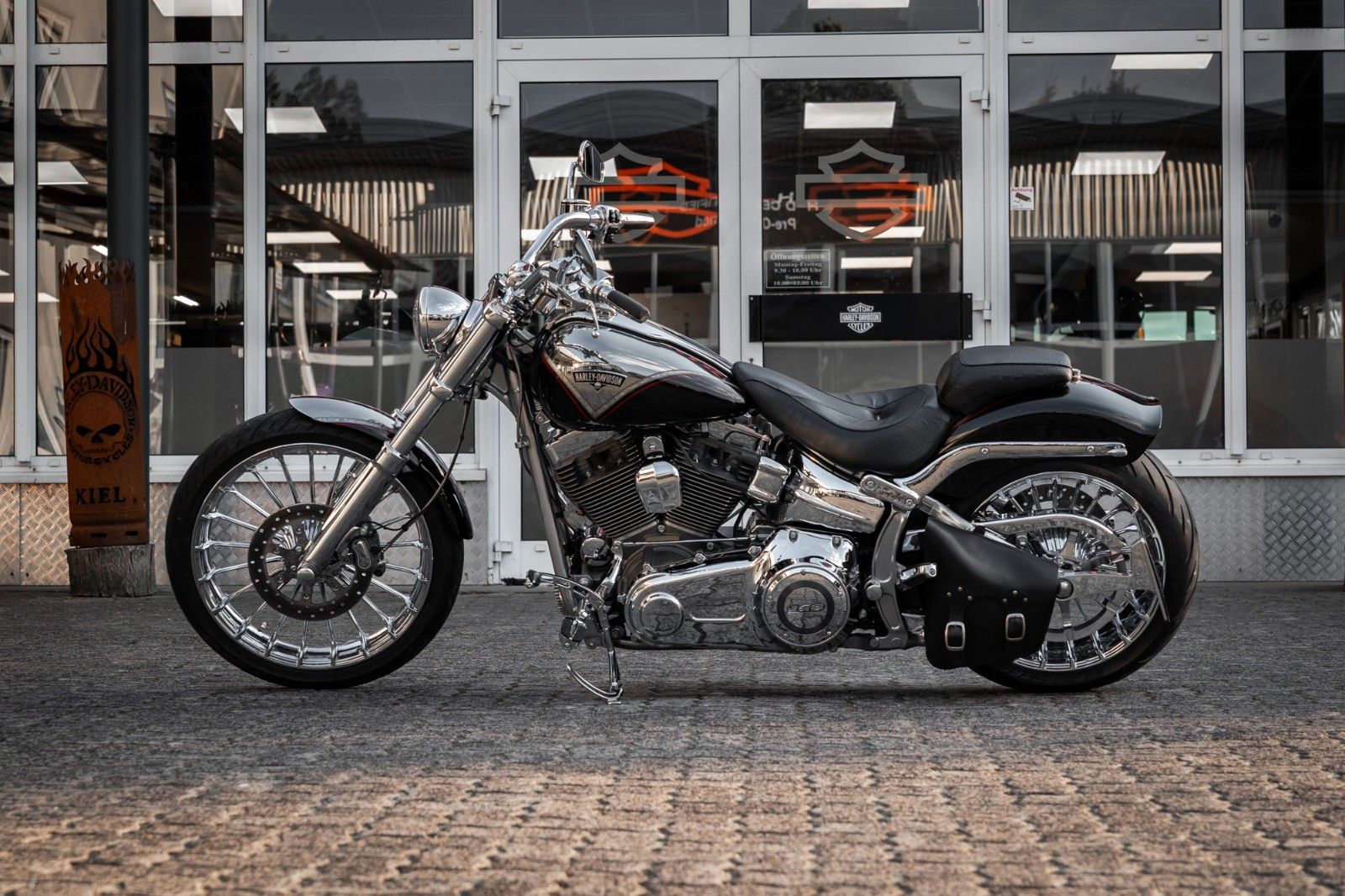 Fahrzeugabbildung Harley-Davidson CVO BREAKOUT FXSBSE -Jekill&Hyde