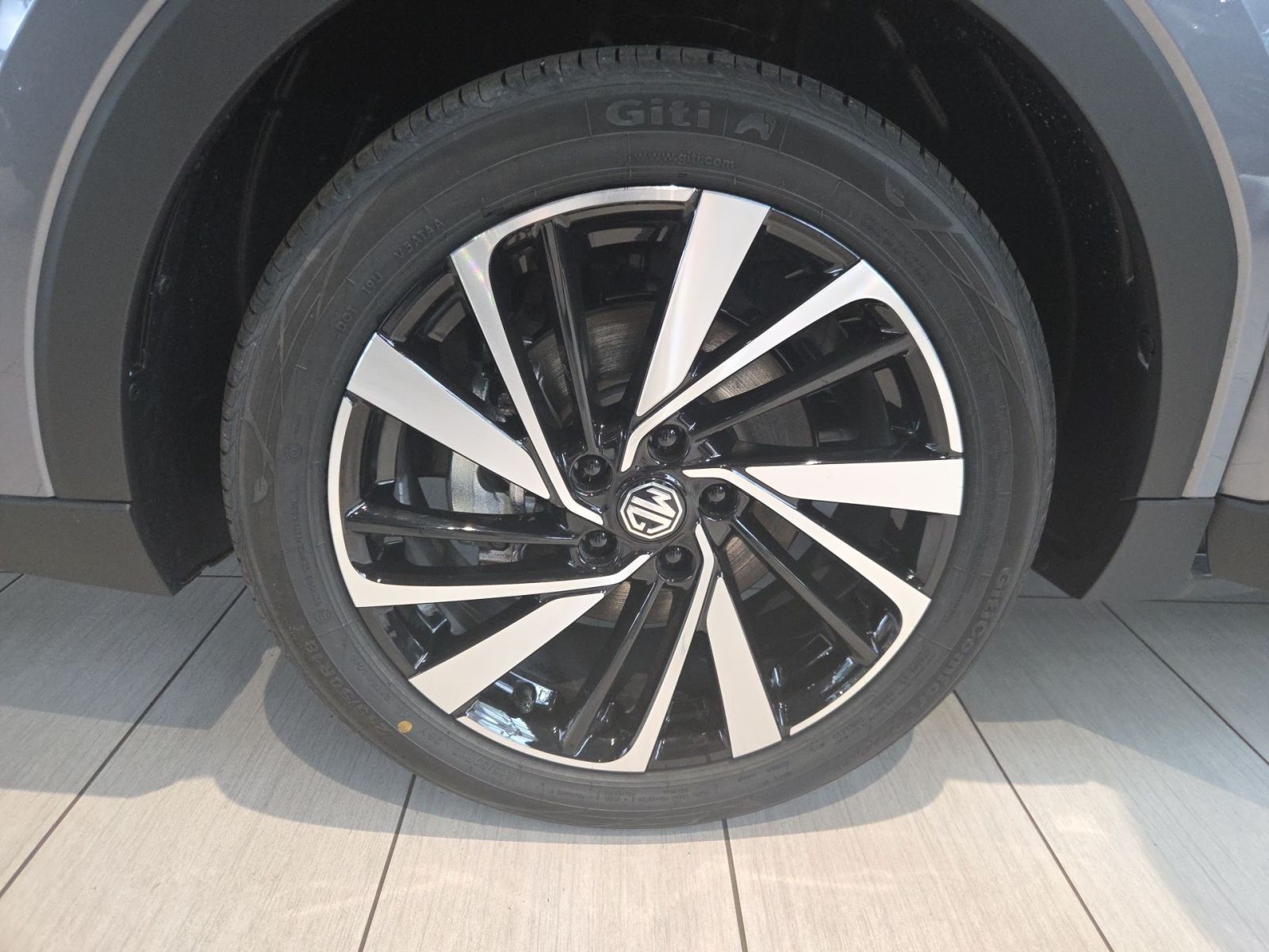 Fahrzeugabbildung MG ZS 1.5 Hybrid+ 145 kW Luxury *NAVI*KLIMA*SITZHZG