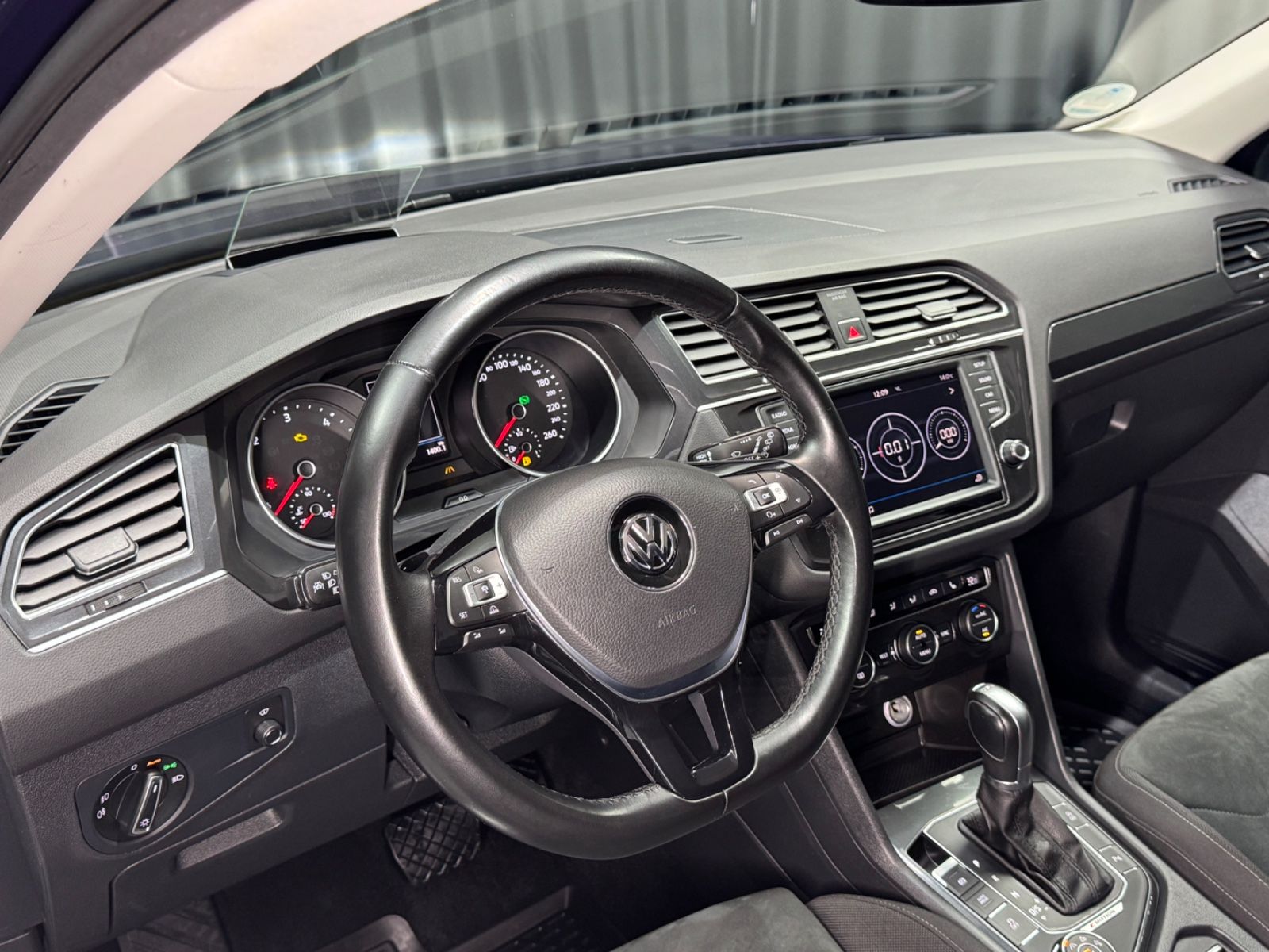 Fahrzeugabbildung Volkswagen Tiguan Highline 4Motion|MASSAGE|AHK|HEAD-UP|DSG|