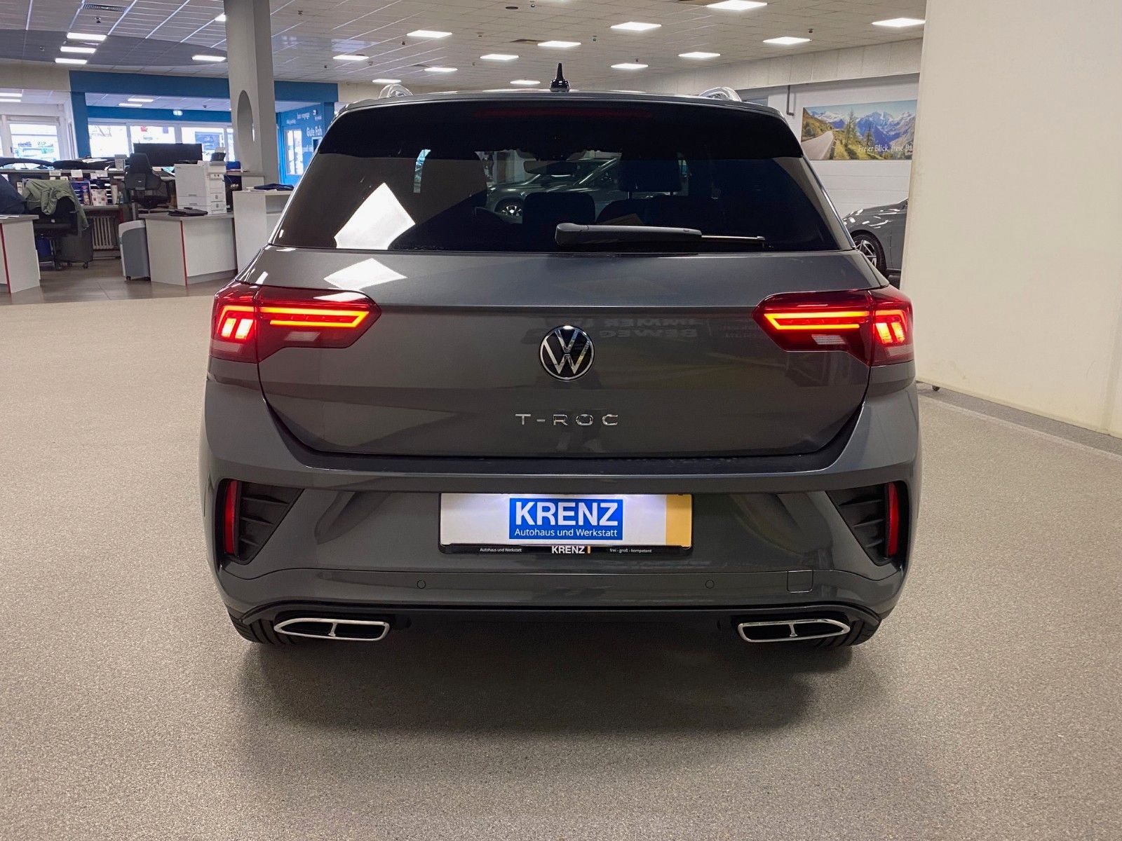 Fahrzeugabbildung Volkswagen T-Roc 1.5 TSI DSG R-Line+ACC+iQ Light MATRIX+18"