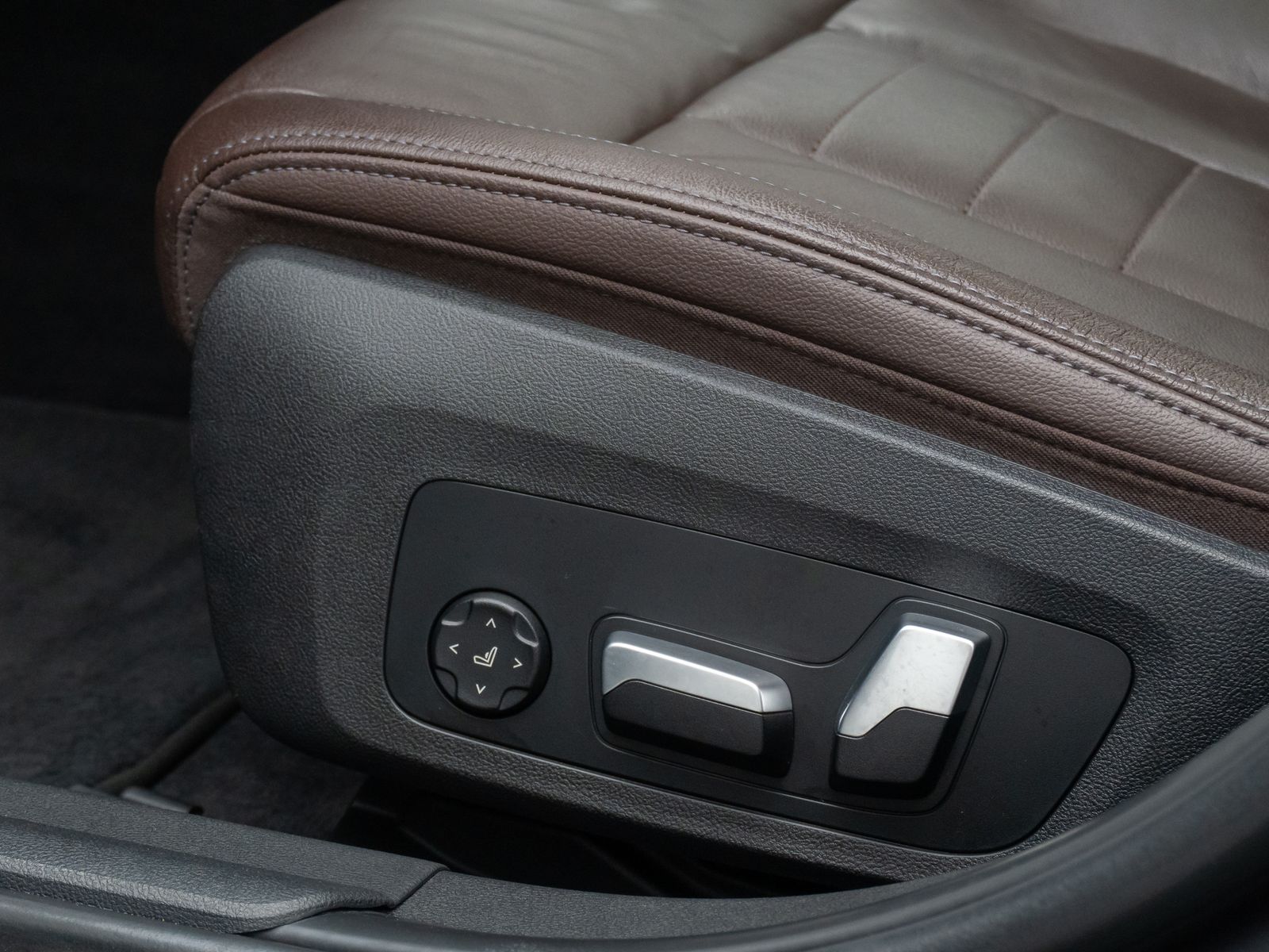 Fahrzeugabbildung BMW 320d xD Luxury Line Panorama Laser HUD DAB H/K