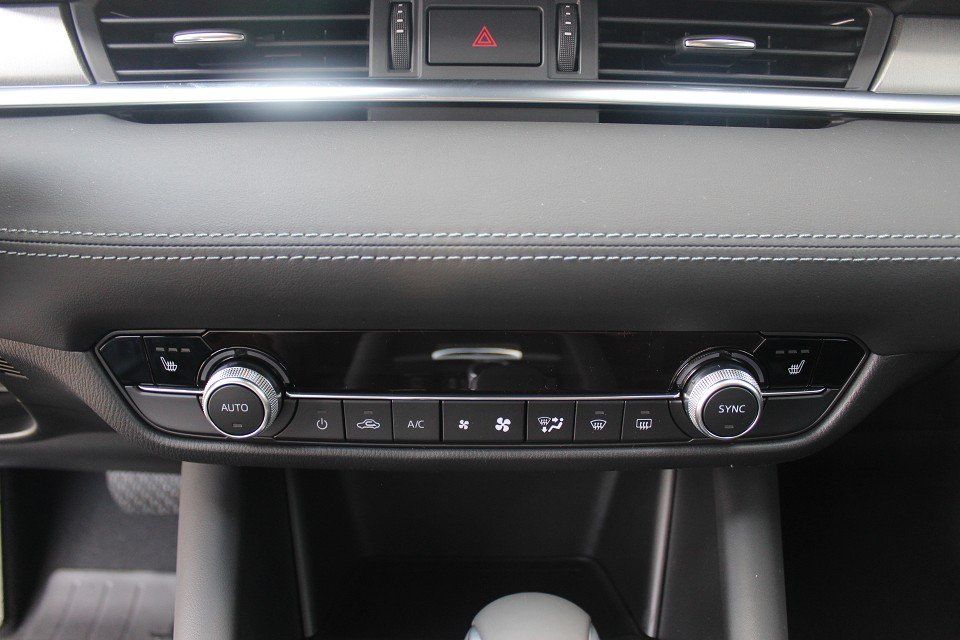 Fahrzeugabbildung Mazda 6 Center-Line G-165 AT NAVI ACAA HUD 360° VOLL-L