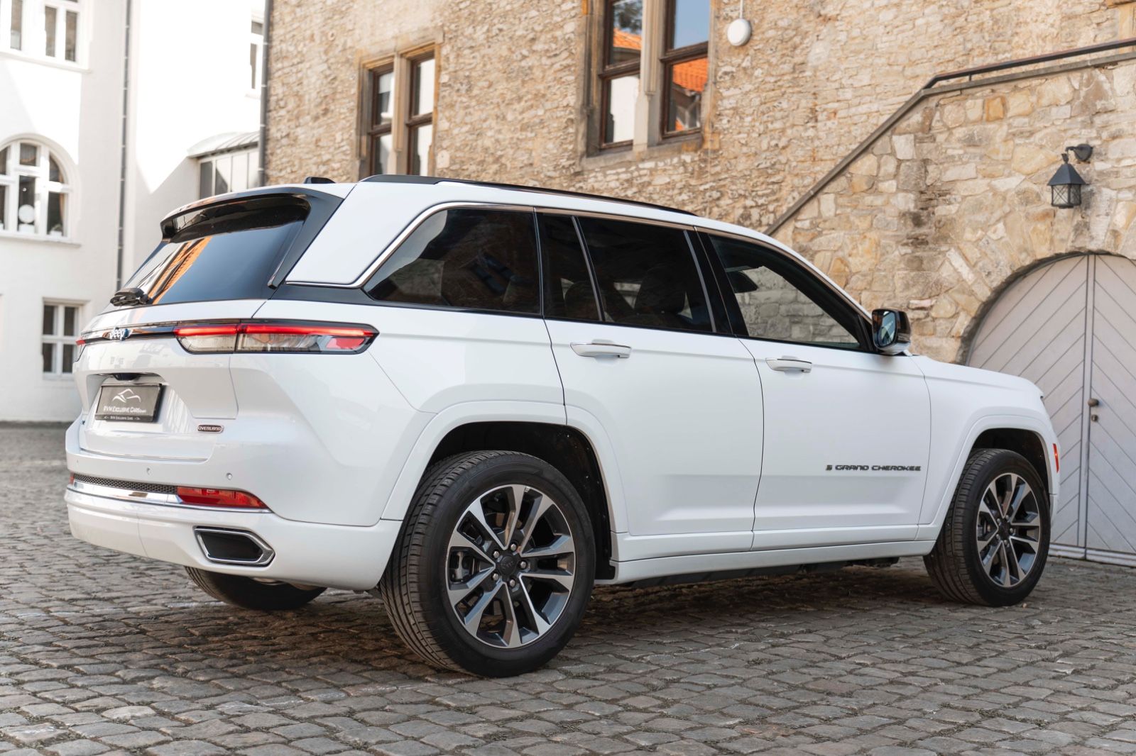 Fahrzeugabbildung Jeep Grand Cherokee 2.0 Overland 4XE McIntosh LED ACC