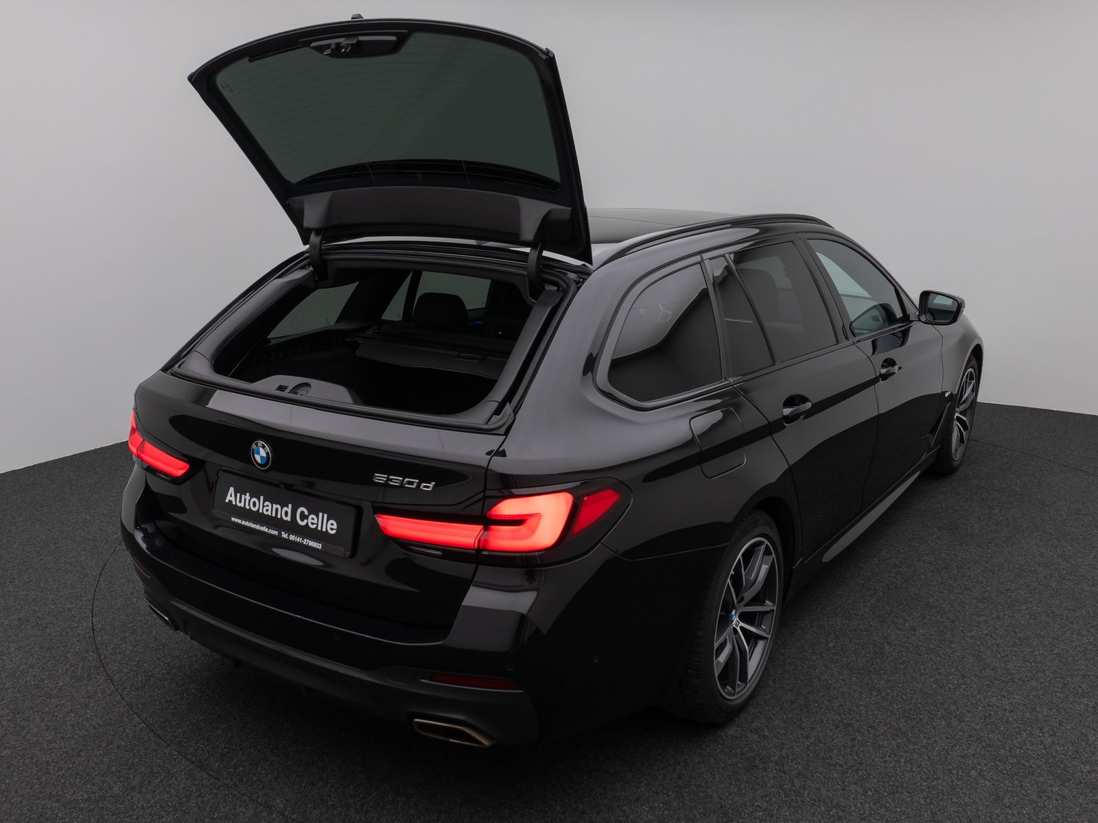 Fahrzeugabbildung BMW 530d  M Sport Panorama Kamera Laser HUD DAB HiFi