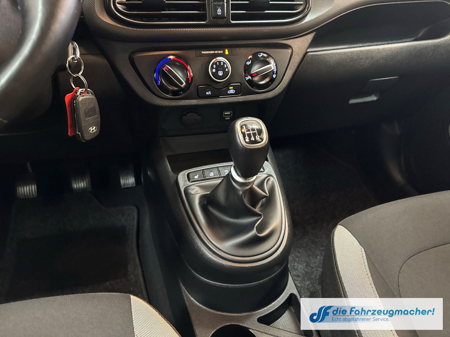 Fahrzeugabbildung Hyundai i10 Trend Navi Apple CarPlay Android Auto Musiks