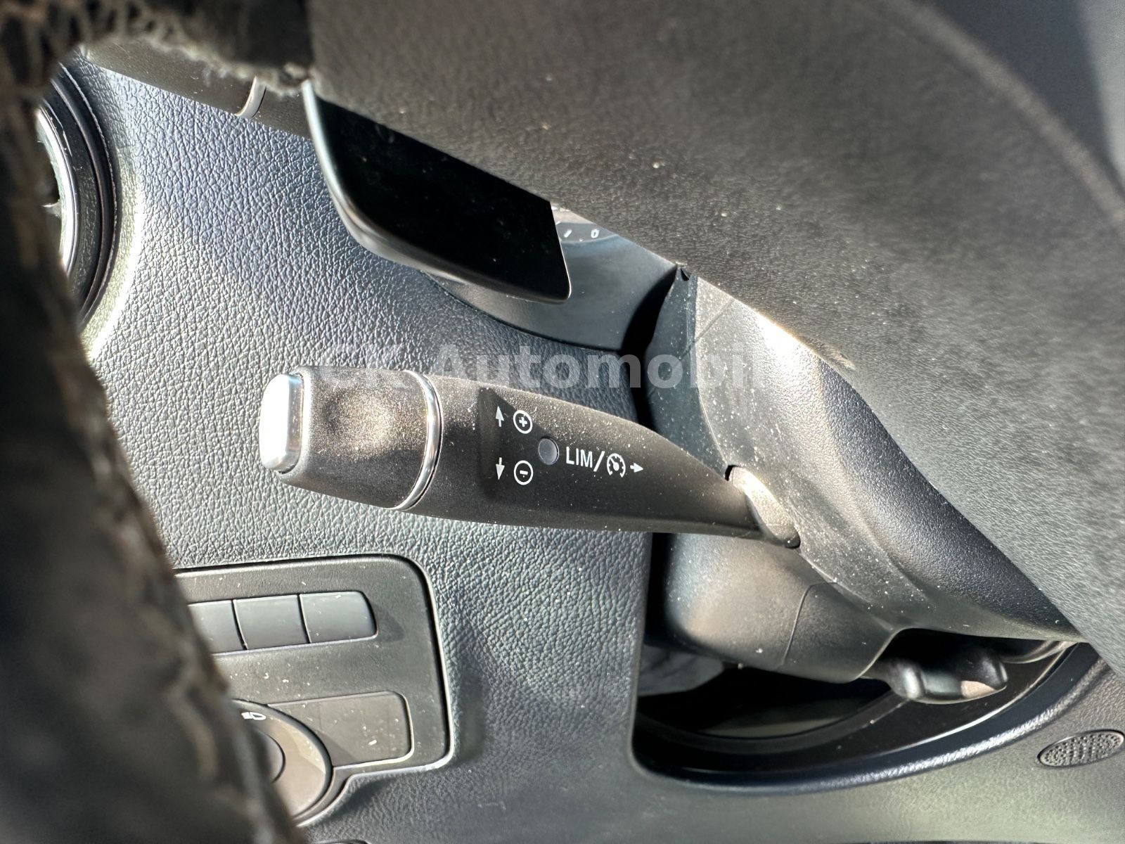 Fahrzeugabbildung Mercedes-Benz Vito Mixto 119 Lang Autom./5 Sitze/Navi/LED/AHK