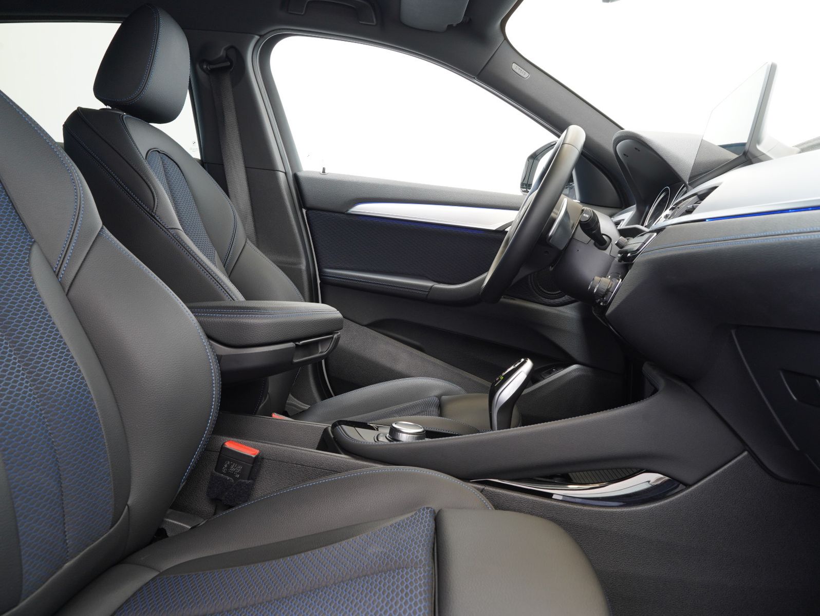 Fahrzeugabbildung BMW X2 sDrive 20 i M Sport LED/HEADUP/KEYLESS/KAMERA