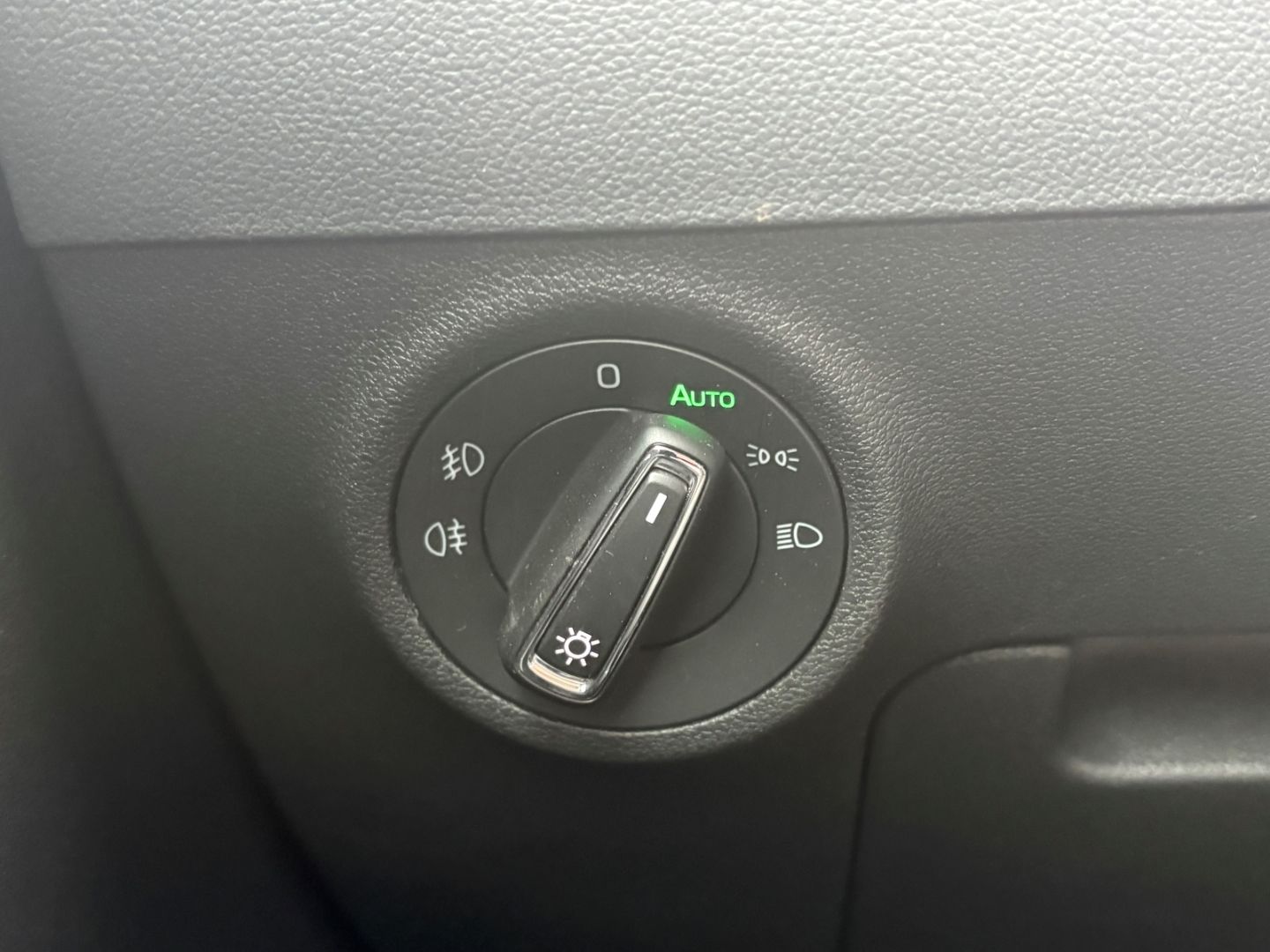 Fahrzeugabbildung SKODA Karoq Style Tempomat PDC Klima SHZ Bluetooth