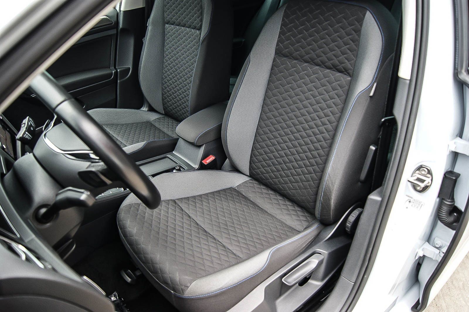 Fahrzeugabbildung Volkswagen Golf VII Variant 14TSI DSG JOIN ANHZV KAMERA PDC