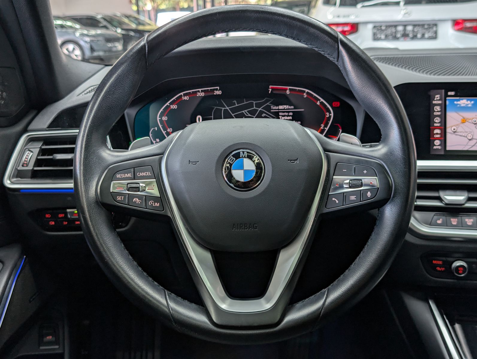 Fahrzeugabbildung BMW 320 i Sport Line Shadow H&K PANO ACC LEDER KAM