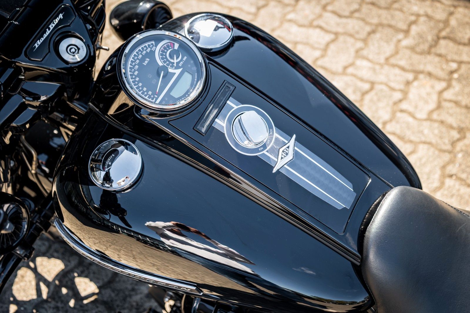 Fahrzeugabbildung Harley-Davidson ROAD KING SPECIAL 114 FLHRXS -Screamin Eagle