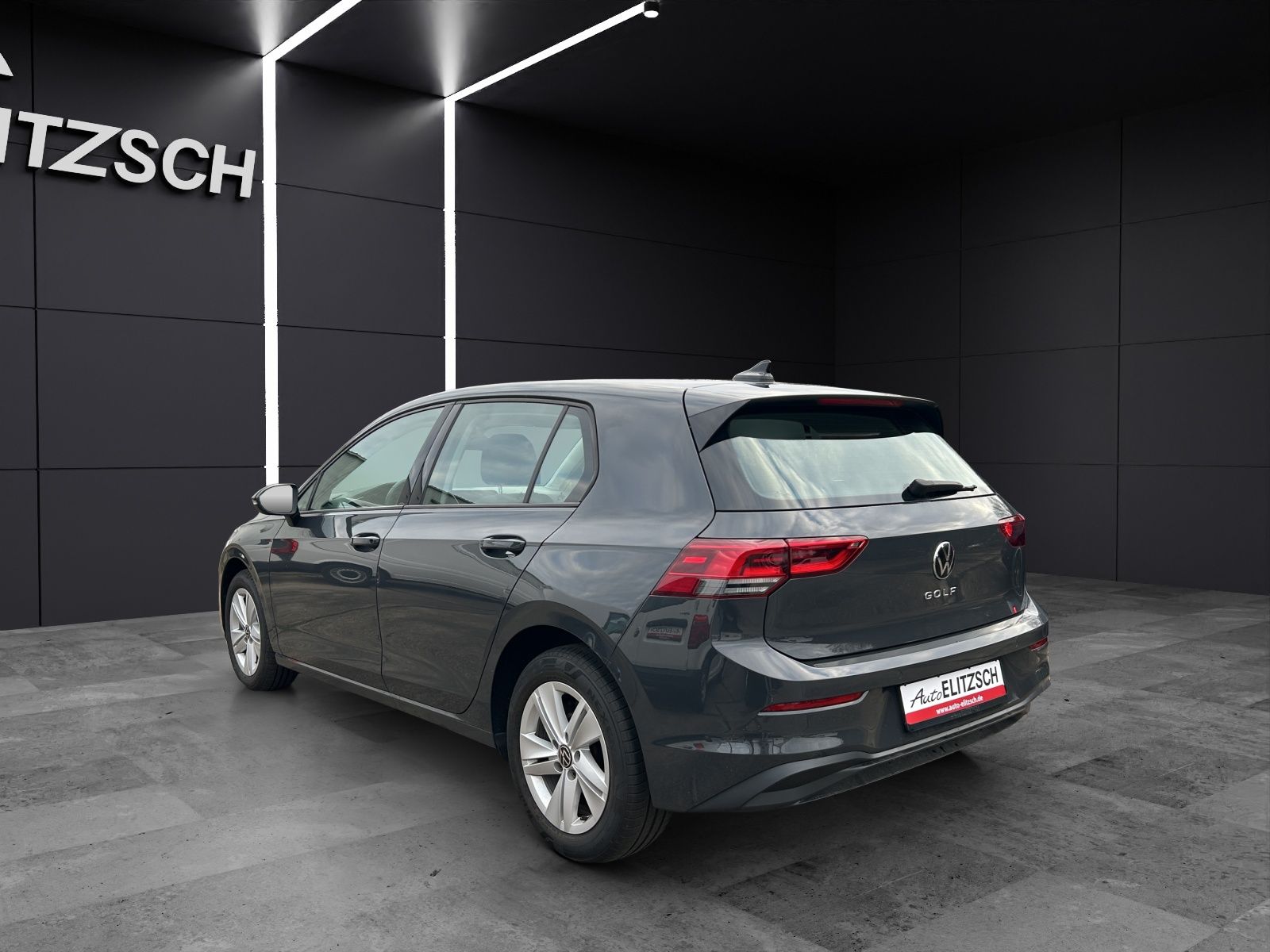 Fahrzeugabbildung Volkswagen Golf VIII Life TDI DSG LED ACC SH PDC Navi AID D